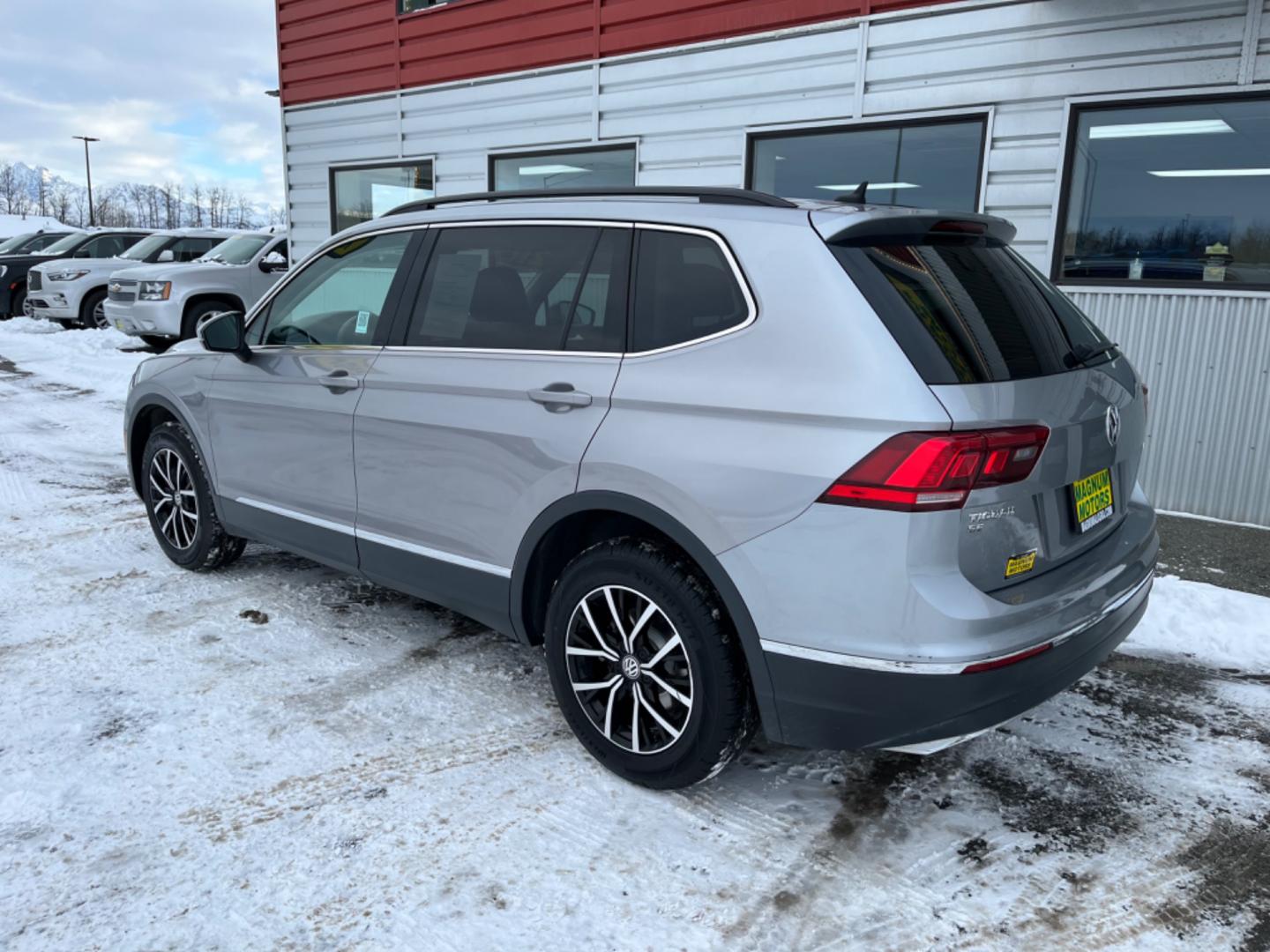 2021 Silver Volkswagen Tiguan SE 4Motion AWD (3VV2B7AXXMM) with an 2.0L L4 DOHC 16V TURBO engine, 8A transmission, located at 1960 Industrial Drive, Wasilla, 99654, (907) 274-2277, 61.573475, -149.400146 - Photo#3